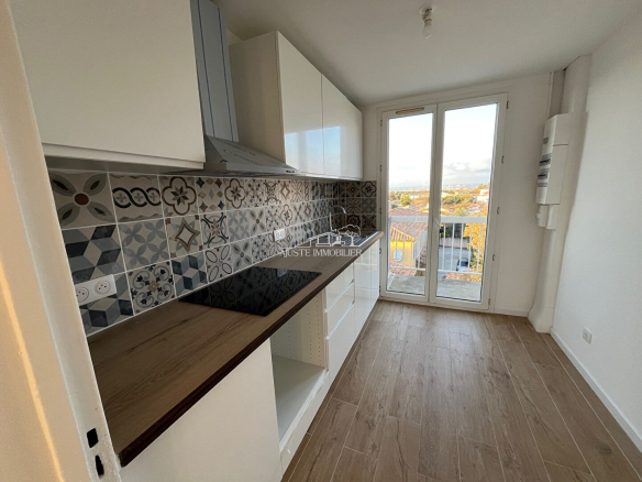 Appartement Marignane T3 50 m2 dernier étage refait à neuf