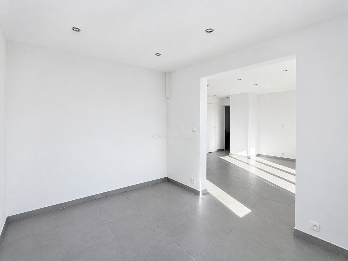 VITROLLES ? Secteur recherché du Rocher ? Appartement T4 rénové avec vue dégagée