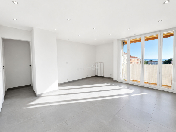 VITROLLES ? Secteur recherché du Rocher ? Appartement T4 rénové avec vue dégagée