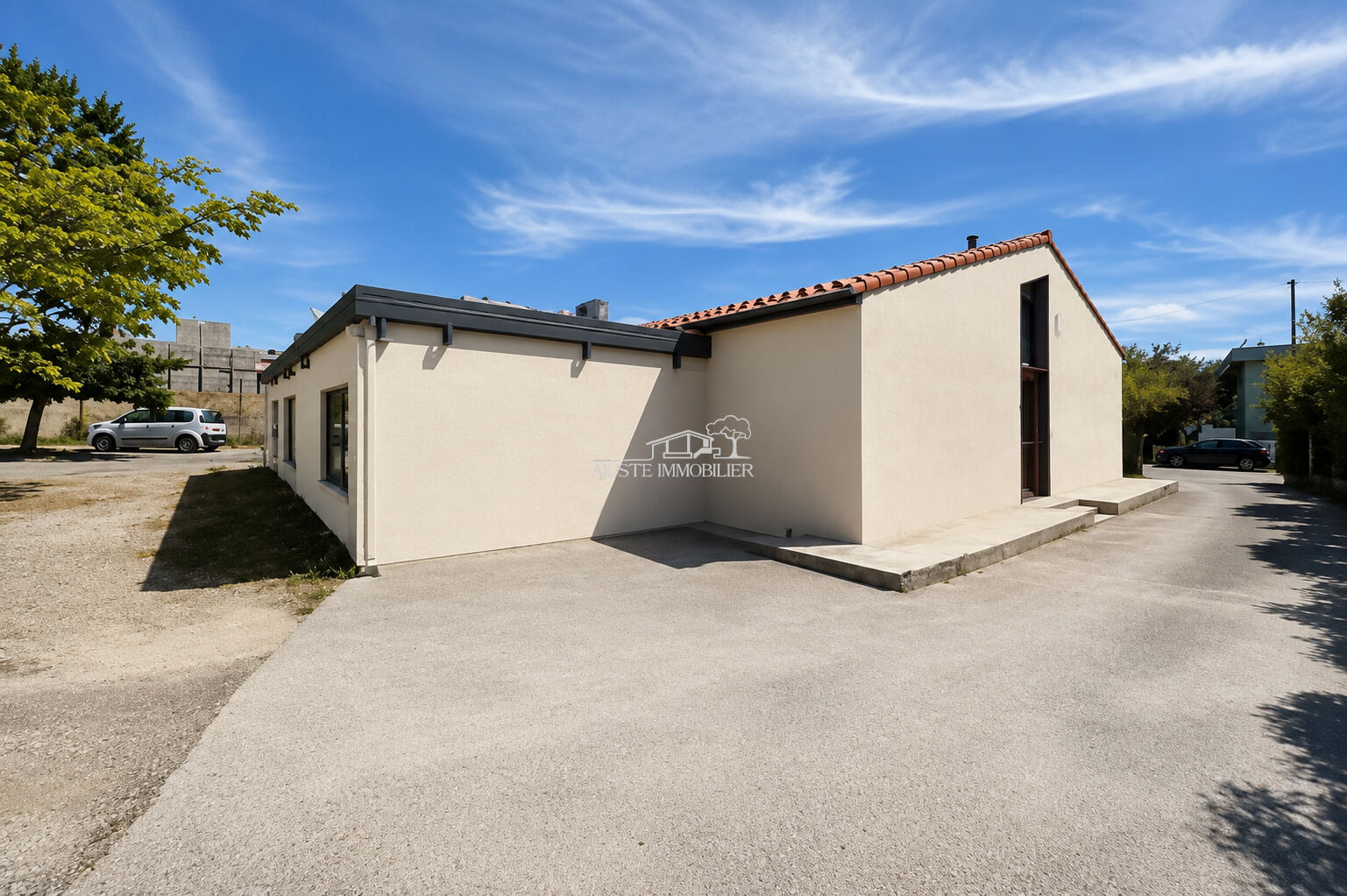 2026-16:42:10 Local commercial Eguilles 510 m2
