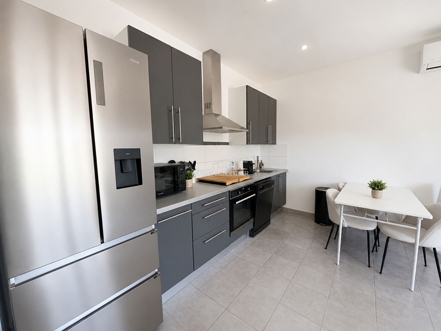 2026-23:04:55 A VENDRE ? Charmant appartement T3 de 51 m² avec cour privative de 38 m², garage et abri voiture.