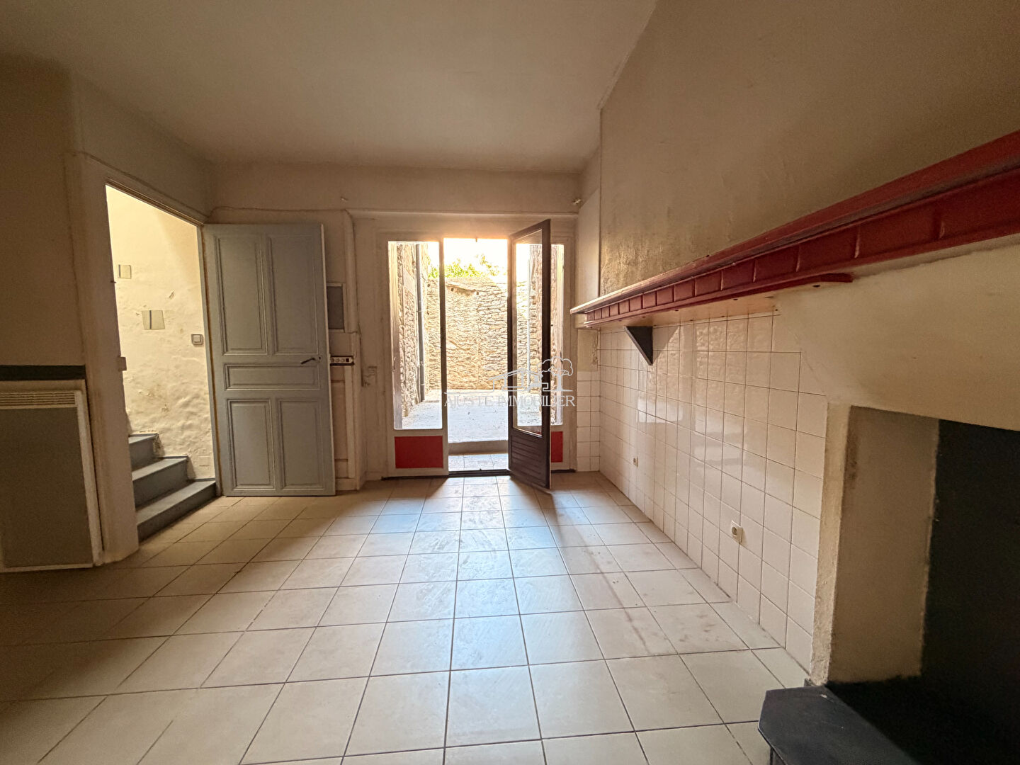 Maison avec patio coeur de village Siran