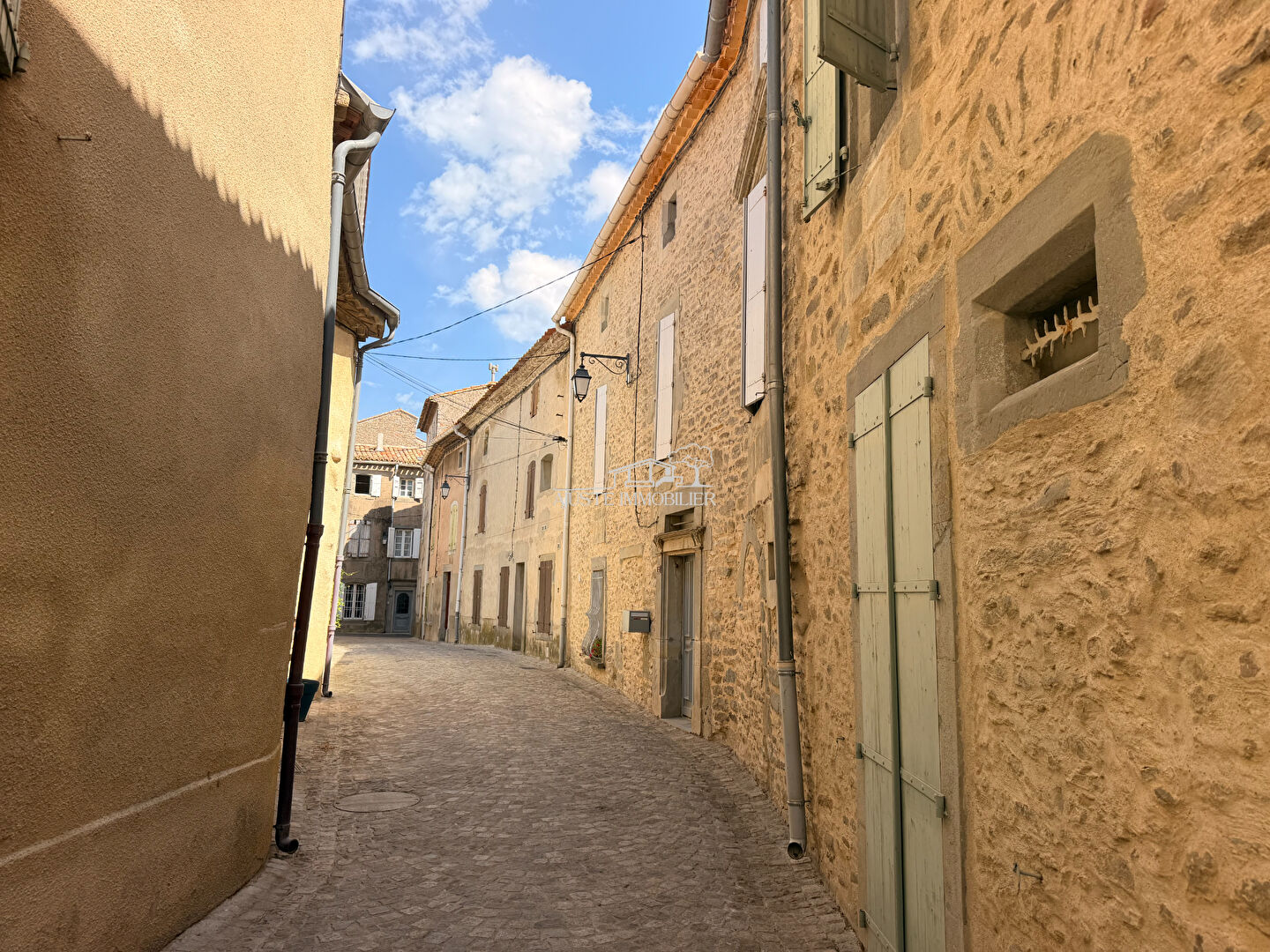 Maison avec patio coeur de village Siran