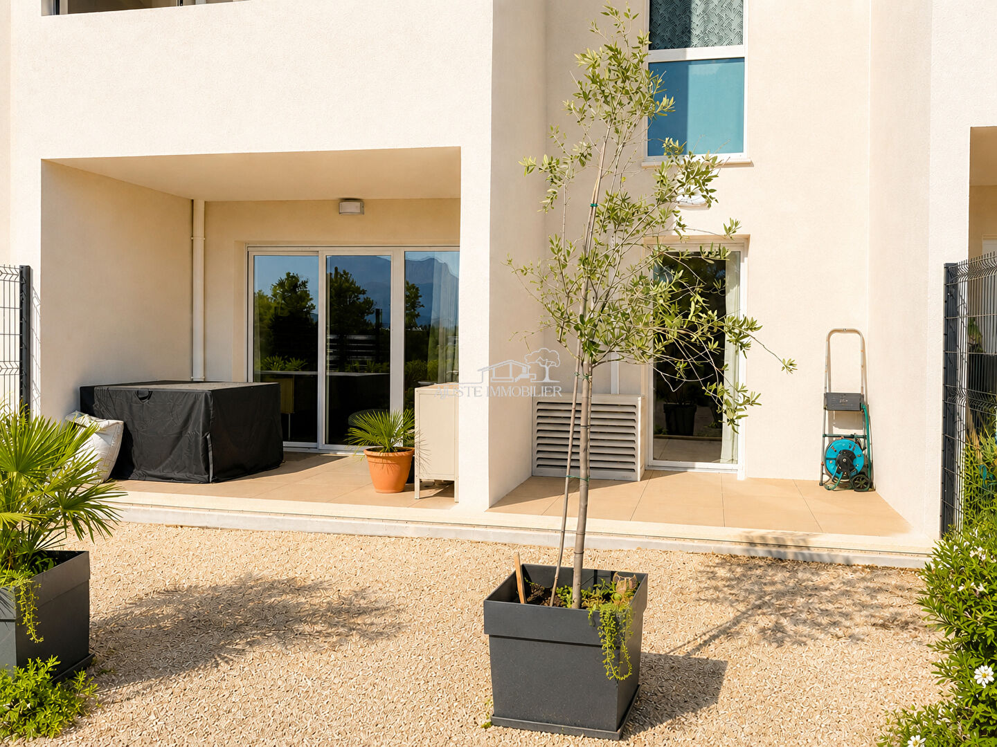 2026-18:33:34 Appartement Trets 2 pièces 42 m2 avec Jardin et Garage