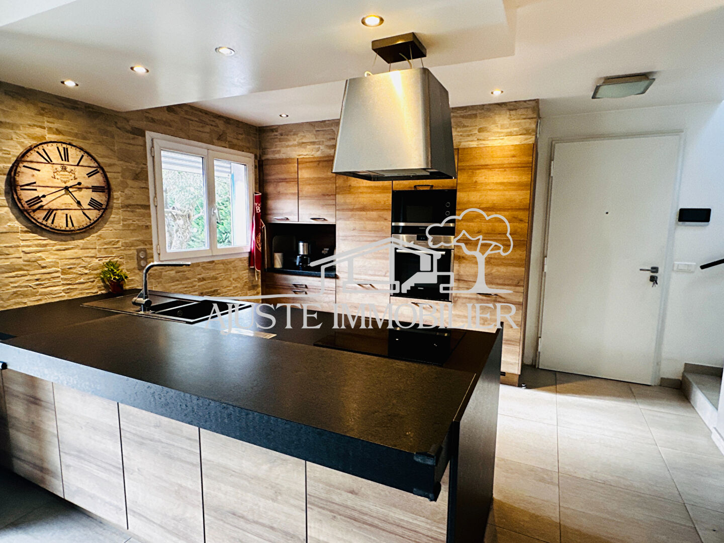 2026-19:40:03 Local commercial Marignane 300 m2