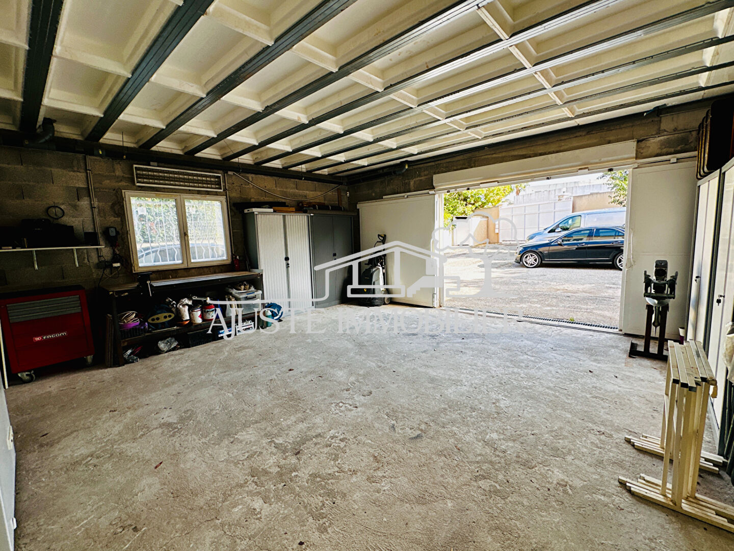 2026-19:40:03 Local commercial Marignane 300 m2